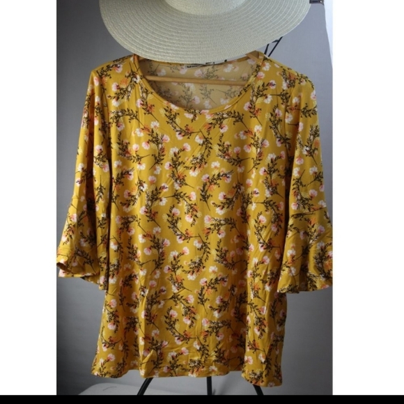 Yellow Floral 3/4 Sleeve Top - Picture 2 of 3